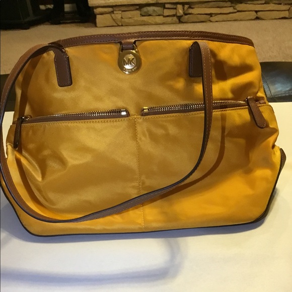 Michael Kors tote - Picture 10 of 12